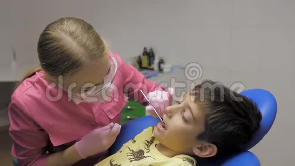 儿童牙科诊所的儿童牙科椅视频的预览图
