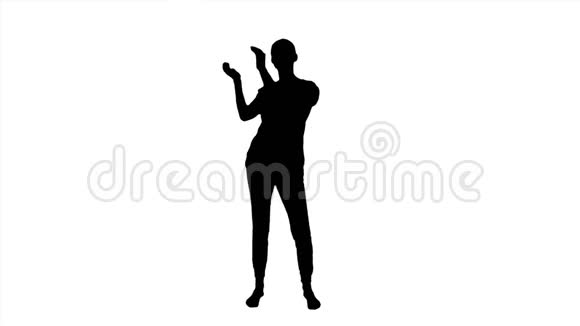 跳舞的女人拍手挥手白色背景下完全成长女孩的黑色轮廓视频的预览图