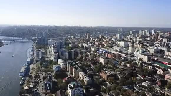 从高处看城市风景视频的预览图
