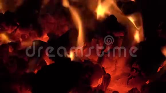 炉中烧煤视频的预览图