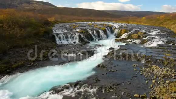 布鲁法斯冰岛瀑布视频的预览图