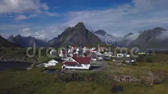 挪威洛佛顿群岛雷恩航空景观视频的预览图