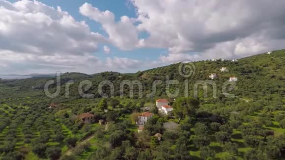 空中拍摄的村庄视频的预览图