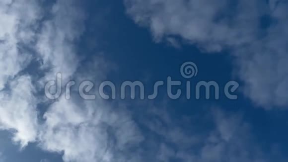 纯净的蓝天白云视频的预览图
