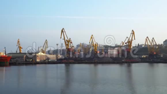 敖德萨货运海港视频的预览图