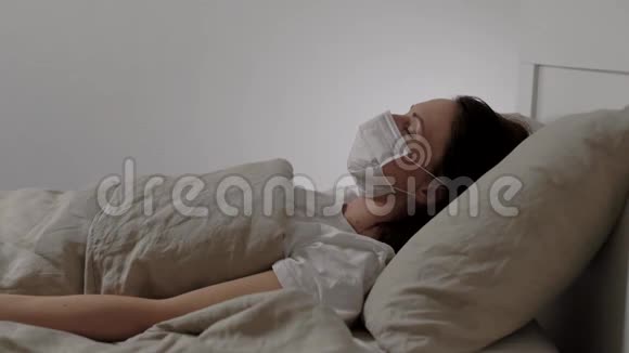 医院病床上有冠状病毒的病人女孩咳嗽发烧发冷一种急性的视频的预览图