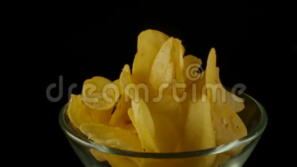 用薯片旋转碗视频的预览图