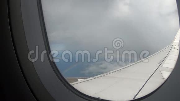 从窗户飞机上的视角视频的预览图