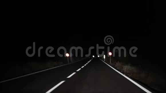 晚上沿着马路开车视频的预览图