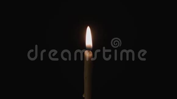 教堂蜡烛燃烧视频的预览图