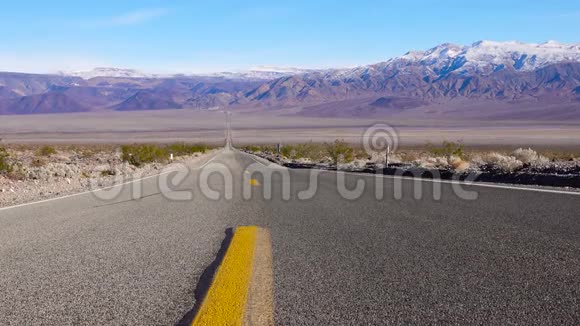 通往死亡谷地平线的道路视频的预览图