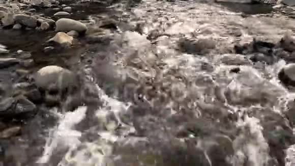 湍急的山河视频的预览图