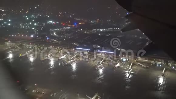 从伊斯坦布尔机翼的窗户起飞视频的预览图
