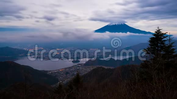4日本富士山白天到晚上的时间间隔视频的预览图