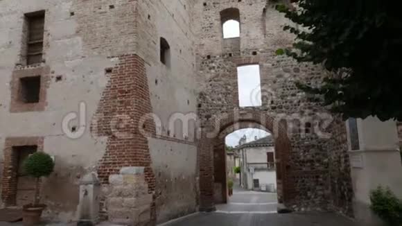 伦巴第古城门视频的预览图