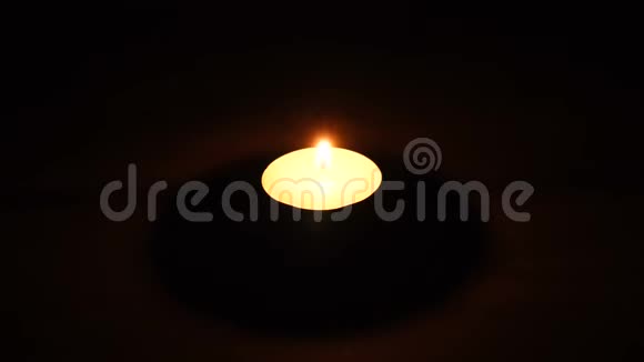 晚上一支蜡烛视频的预览图