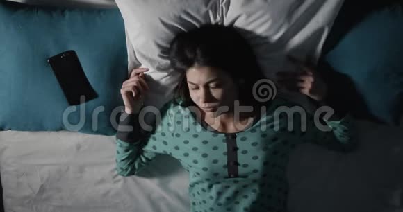 夜间失眠症患者视频的预览图
