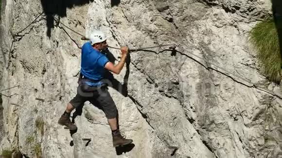 攀岩运动极限山视频的预览图