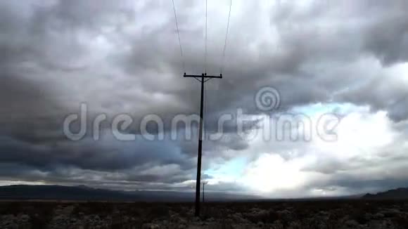 莫哈韦沙漠风暴云4K电话极点的时间流逝视频的预览图