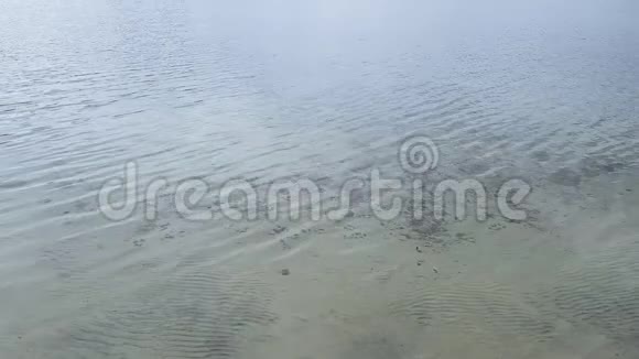湖上水的运动视频的预览图