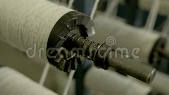 纺织厂的纱巾视频的预览图