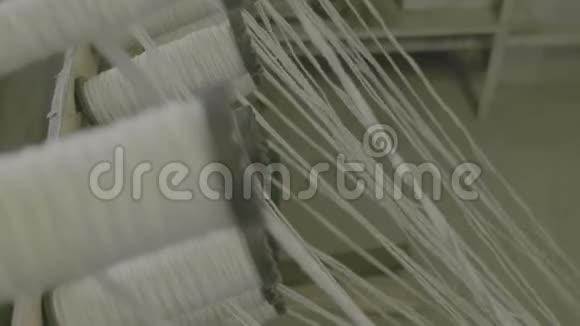 纺织厂的纱巾视频的预览图