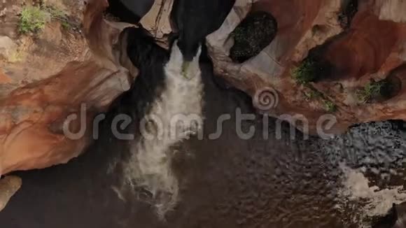 阿里尔瀑布视频的预览图