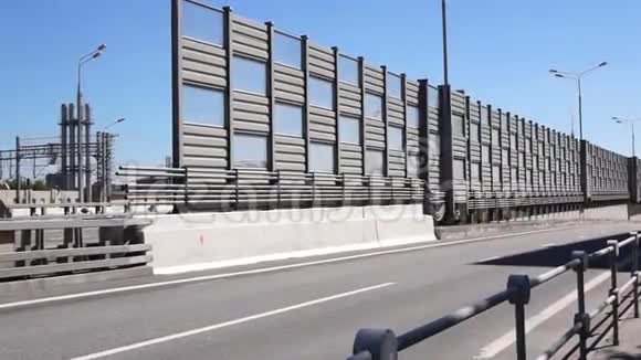 天桥附近的高速公路视频的预览图