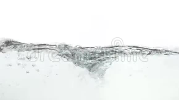 水面上的漩涡和气泡视频的预览图