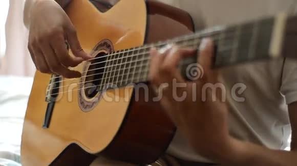 吉他音阶在古典吉他上视频的预览图