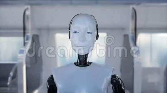 女性机器人行走科幻站未来派单轨运输未来的概念人和机器人现实4K视频的预览图