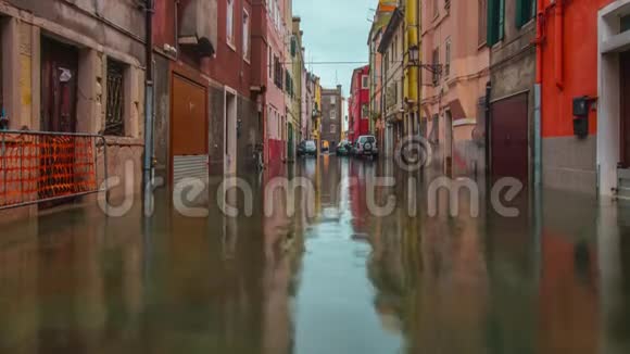 被洪水淹没的意大利城市之路视频的预览图