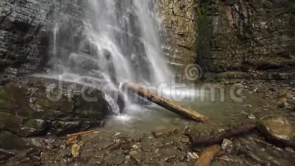 山瀑布PAN视频的预览图