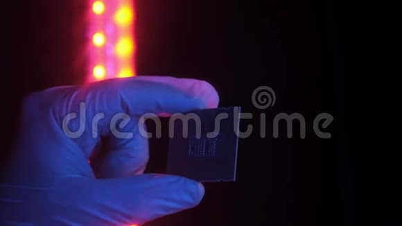 生物识别技术的科学工业发展电脑芯片的生产视频的预览图