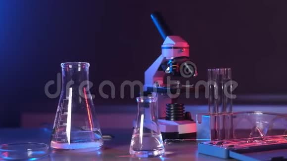 实验和科学发现的实验室设备视频的预览图