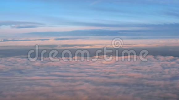 傍晚在云上飞翔视频的预览图