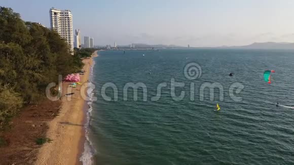 泰国东部昌布里芭堤雅海滩的鸟瞰图视频的预览图