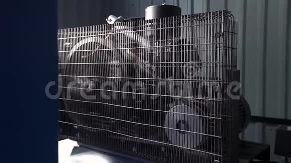 工业压缩机发动机视频的预览图