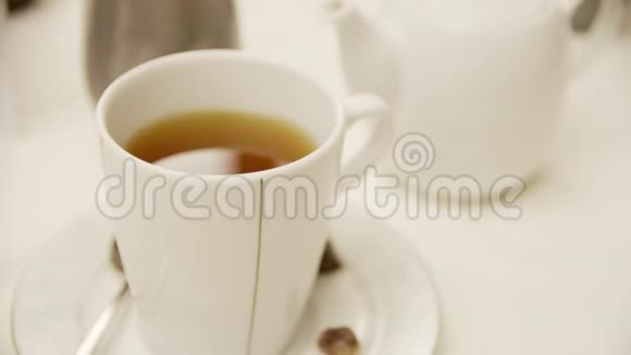 餐厅的茶杯和茶点录像视频的预览图