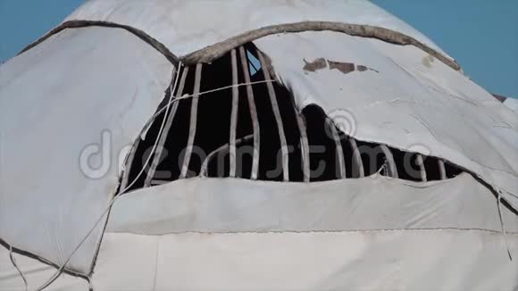 蒙古包穹顶的一个洞视频的预览图