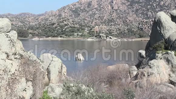 在山上的湖穆格拉土耳其视频的预览图