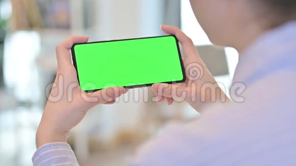 彩屏女性可视智能手机后视图视频的预览图