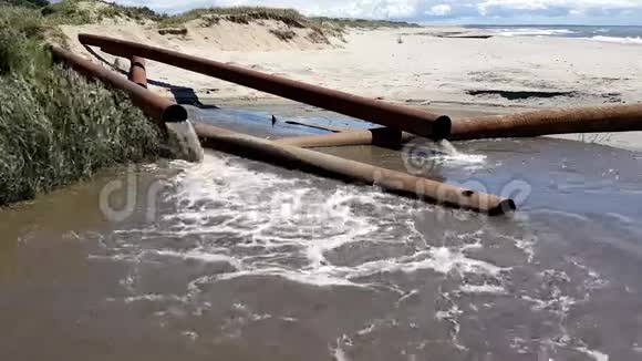 水污染生锈的管道视频的预览图
