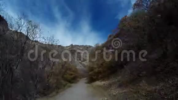 战斗溪峡谷小径徒步旅行Pt1视频的预览图