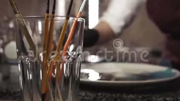 聚焦巧克力制造无蛋糕波旁油漆模具工艺视频的预览图