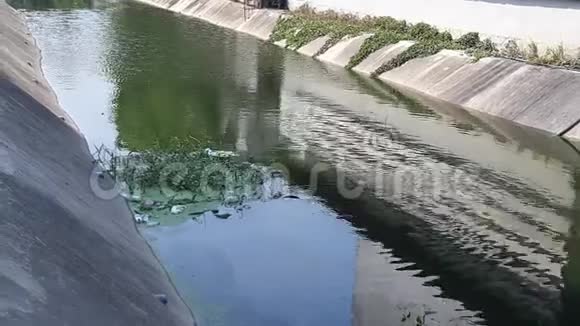 泰国城市的排水渠视频的预览图