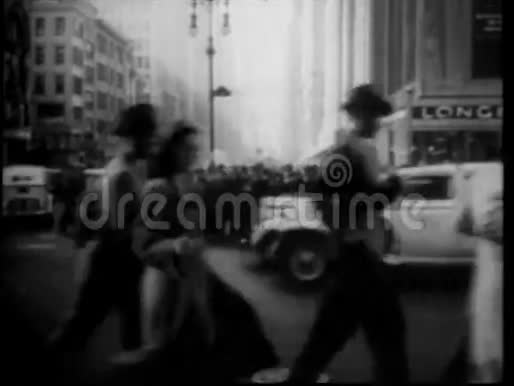 繁忙的纽约市街道1930年代视频的预览图