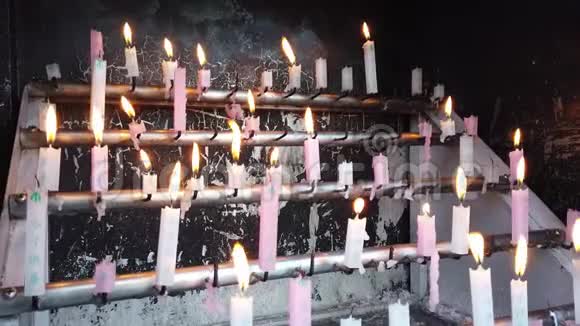 日本寺庙里的蜡烛视频的预览图
