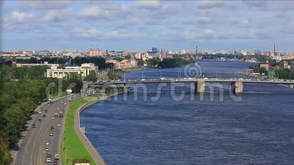 桥和路堤的俯视图视频的预览图
