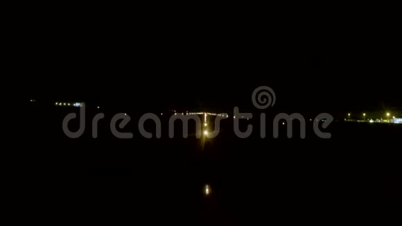 夜间机场跑道景观视频的预览图